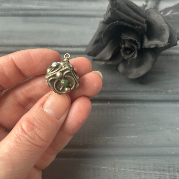 Sterling Silver Pendant w Gem Stones - Picture 4 of 9